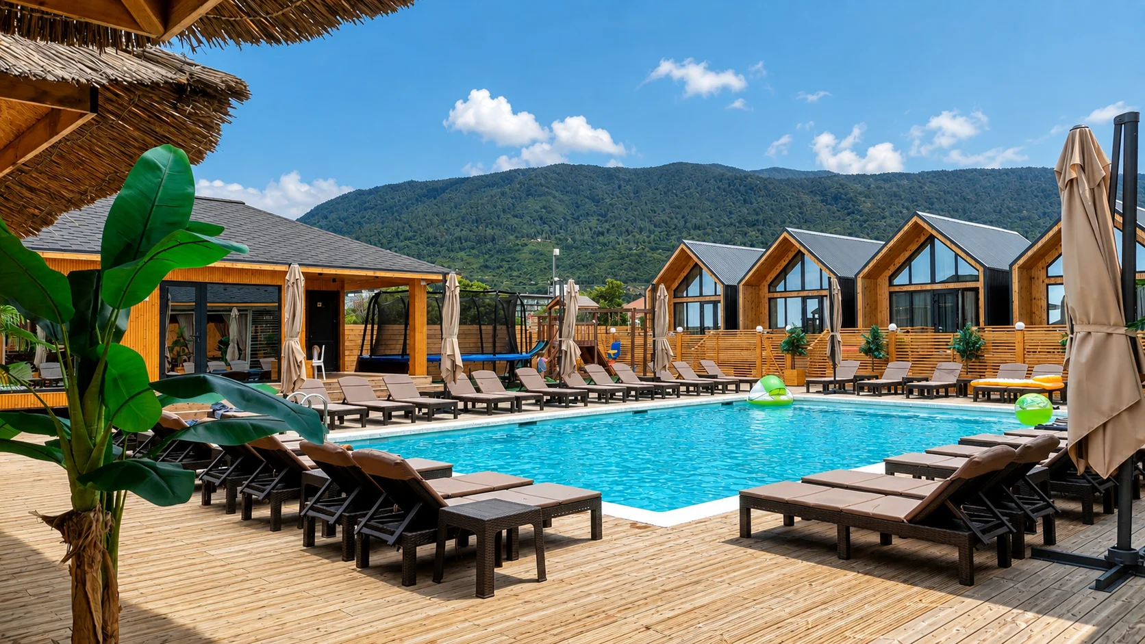 Открытый бассейн с шезлонгами в Boho Beach
