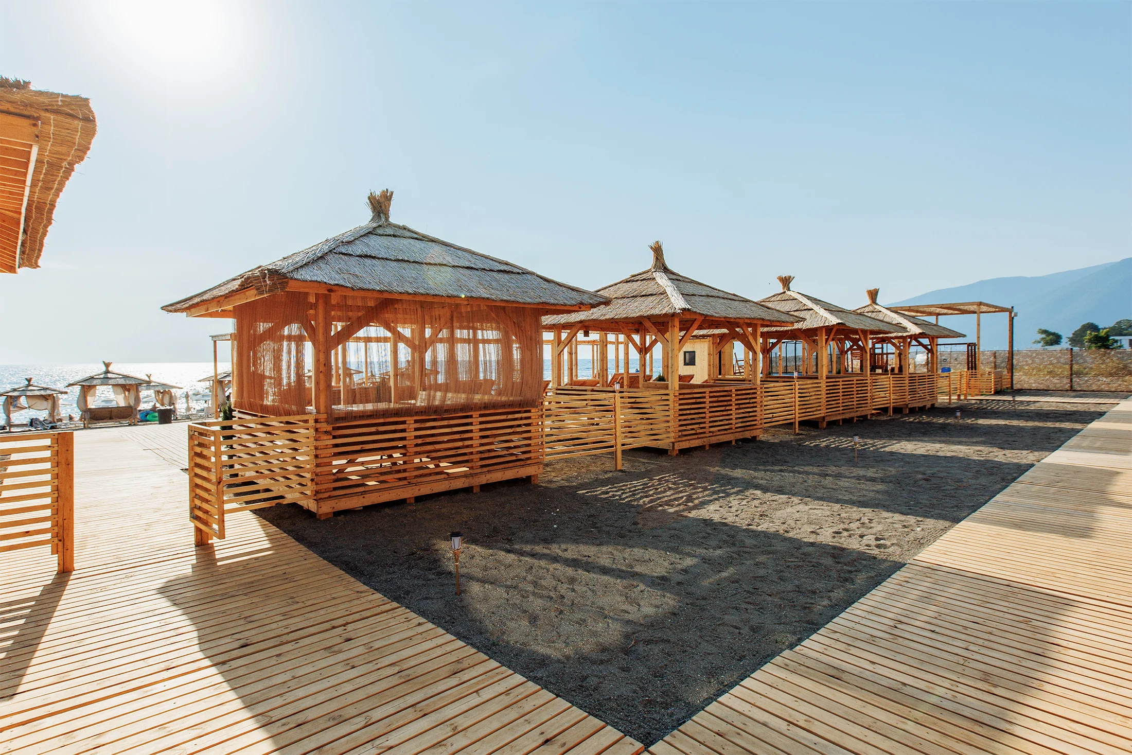 Дабл-шезлонг с зонтом в Boho Beach